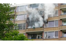 Brand in woning flatgebouw aan de Maasstraat in Alkmaar
