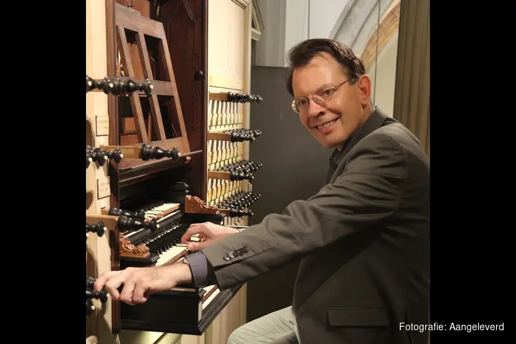 Woensdag 1 juli: eerste Zomeravondconcert in de Grote Kerk Alkmaar. Organist Frank van Wijk speelt werken van Sweelinck en Bach