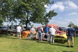 Van zolderopruiming tot verzamelobject op de kofferbakmarkt Strand van Luna