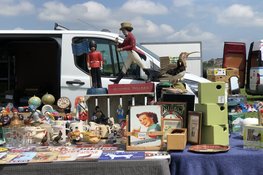 Van zolderopruiming tot verzamelobject op de kofferbakmarkt Strand van Luna