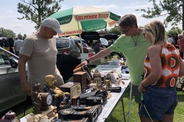 Van zolderopruiming tot verzamelobject op de kofferbakmarkt Strand van Luna