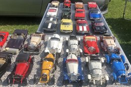 Van zolderopruiming tot verzamelobject op de kofferbakmarkt Strand van Luna