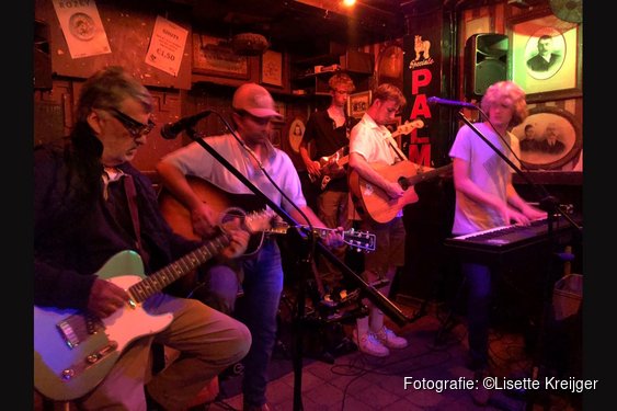 Muzikaal talent van jong tot oud schittert tijdens jamsessie in De Stapper