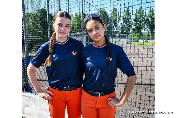 Twee Alkmaarse softbalspeelsters geselecteerd voor EK met TeamNL