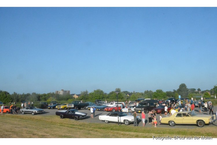 Night Cruise Heerhugowaard: Gelijkgestemden treffen elkaar bij car-meeting Strand van Luna