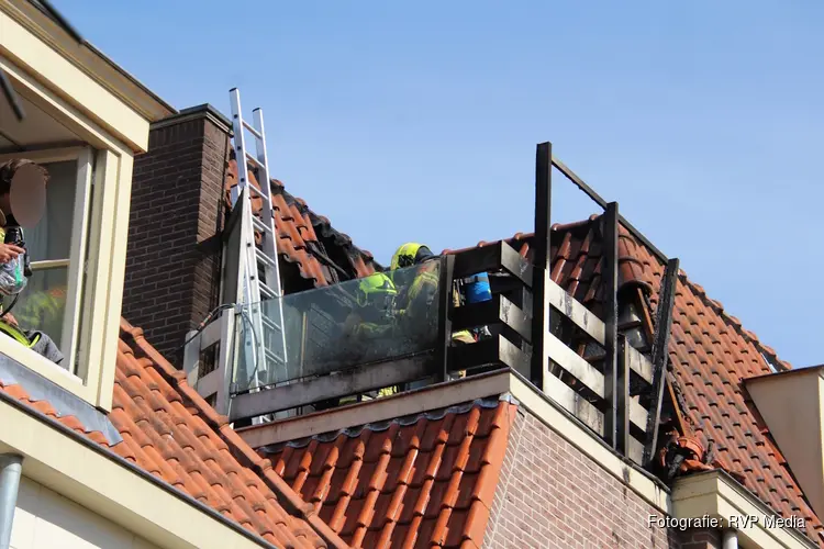 Flinke brand op dak van woning Alkmaar