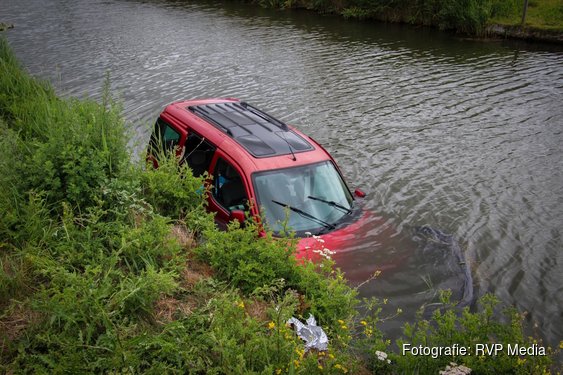 Voertuig te water langs N243 Stompetoren