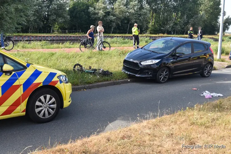 Fietser ernstig gewond na aanrijding met auto