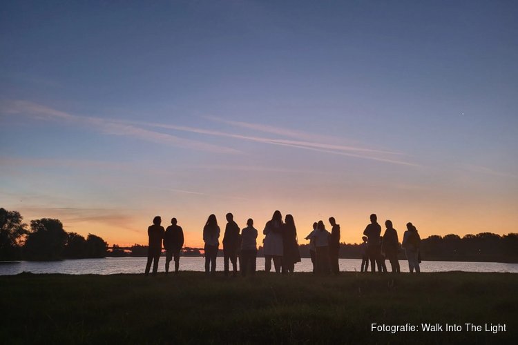 Walk Into the Light: Vroege ochtendwandeling met aandacht voor suïcidepreventie vanuit Geestmerambacht