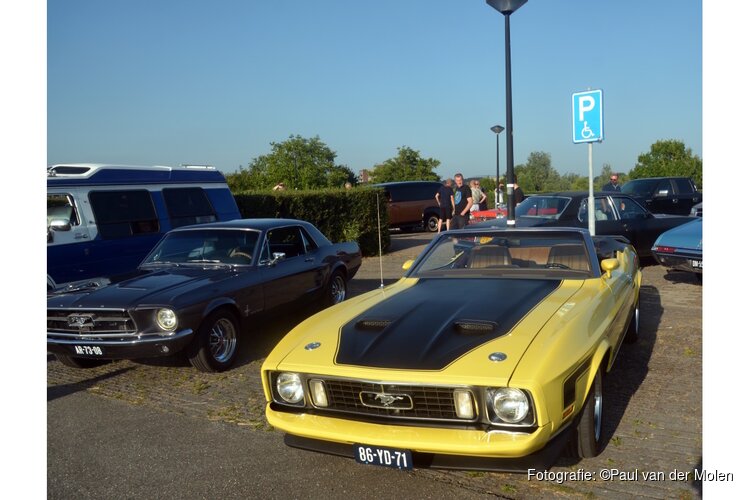 Komende zaterdag weer Night Cruise Heerhugowaard: Autoliefhebbers treffen elkaar bij Strand van Luna