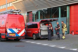Agenten naar ziekenhuis na vreemde lucht op locatie van politie