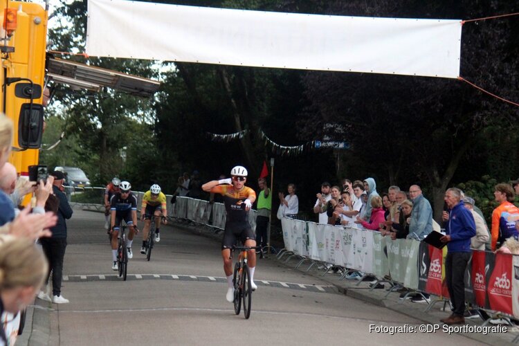 Guillaume Visser wint na machtige sprint in Sint Pancras
