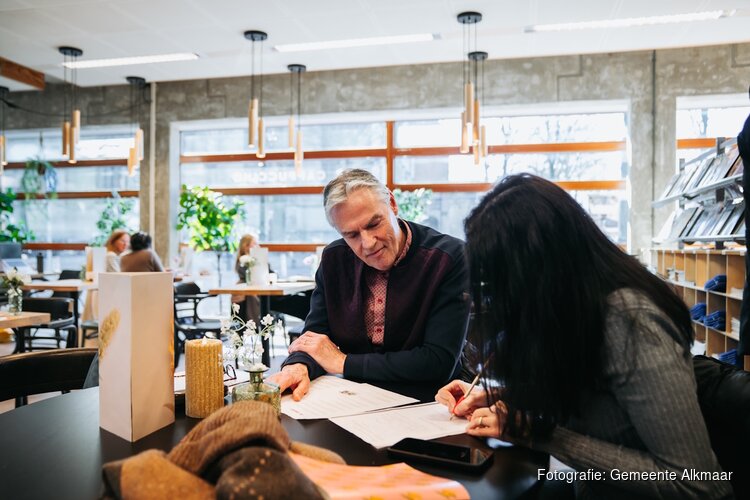 Moeite met lezen en schrijven? Dit kunnen inwoners doen in Alkmaar