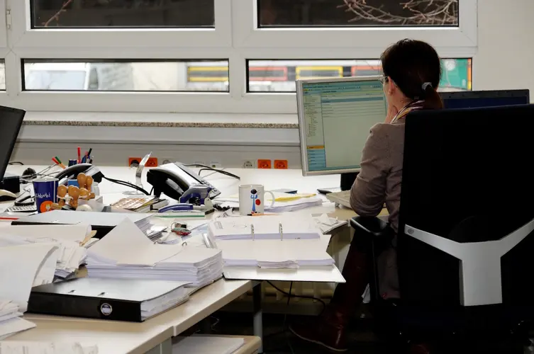 Minder bureaus, meer ruimte om te praten: hoe hybride werken het kantoor verandert