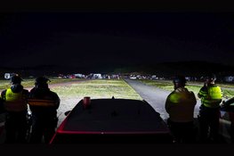 Politie beëindigd illegale raveparty met honderden bezoekers in duinen