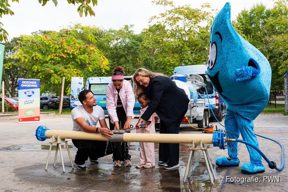 Van droge zomer naar waterbewuste generaties: kinderen leren op Nationale Kraanwaterdag 2026 over wa