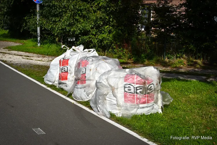 Vier bigbags met asbest aangetroffen langs Westdijk in Zuidschermer