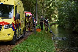 Brandweerduikers ingezet na vondst scooter in water in Alkmaar