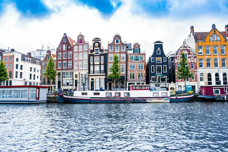 Van de Kaasstad naar de grachtengordel: een leerzame en zorgeloze familiedag