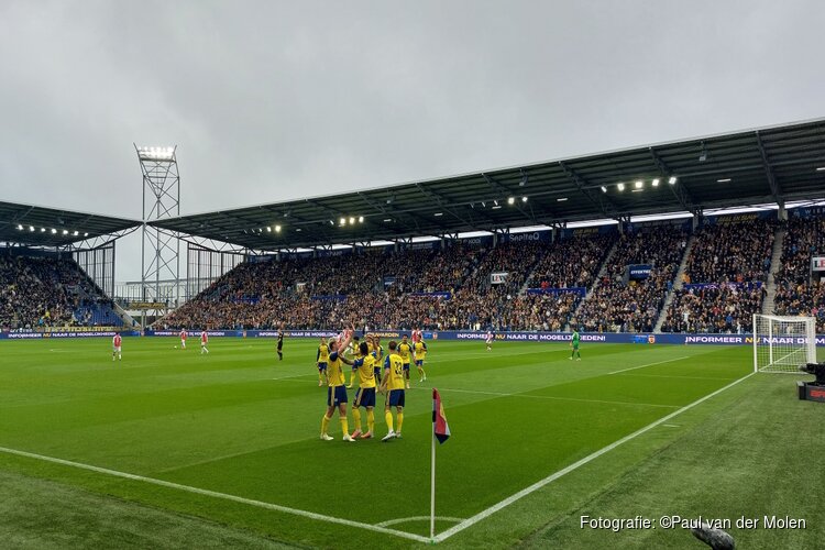 Matig AZ redt punt tegen tiental SC Cambuur