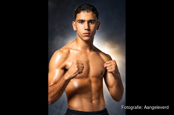 Alkmaarse kickbokser Mohamed El Kaderi (22) wint overtuigend zijn eerste A-partij