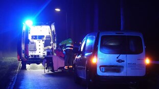 Vrouw gewond na val met scooter
