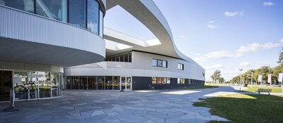 Minister van sport Bruno Bruins bezoekt AZ en De Meent