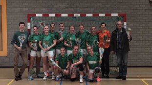 Damesploeg HV Berdos kroont zich tot kampioen